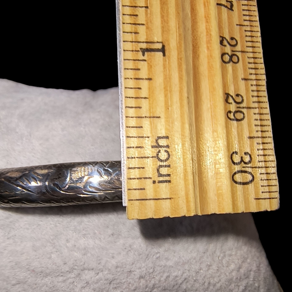 Vintage Sterling Silver Etched Classic Hinged Bangle Bracelet - Picture 4 of 9